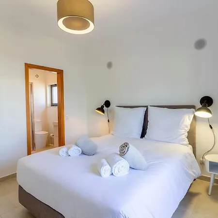 At Porto De Mos With Pool Apartment